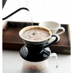 فلتر قهوة مصنوع يدويًا من السيراميك V60